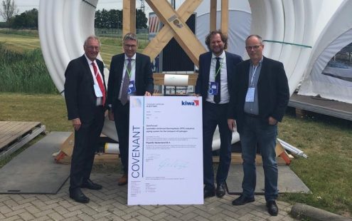 From left to right: Prof. Ad van Wijk (Professor Future Energy Systems at TU Delft), Eertwijn van den Dool (Groningen Seaports), Robert-Jan Berg (SoluForce), Herbert Colmer (Groningen Seaports)